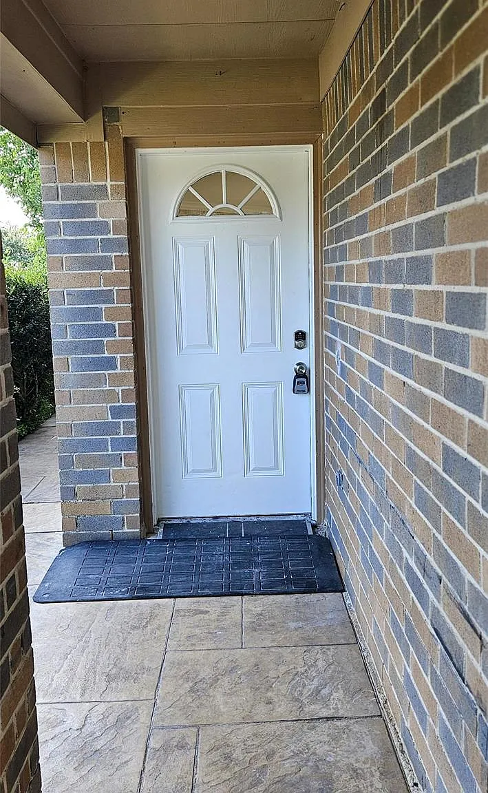 5 bed, 2.5 bath, 2692 sqft, $2,650 — Photo 4