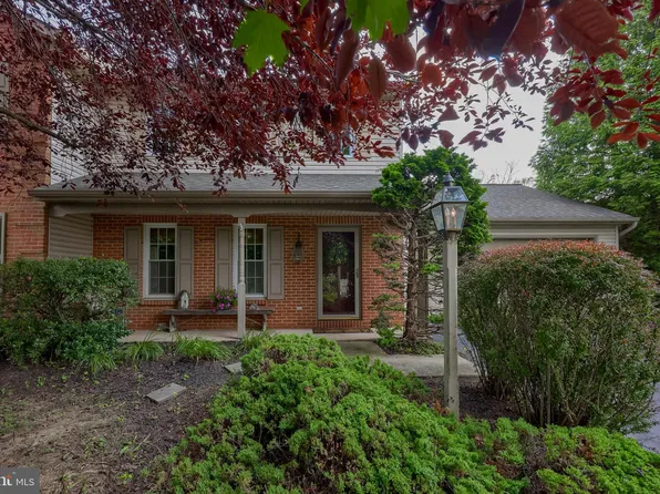 15 Sunrise Dr, Lititz, PA 17543