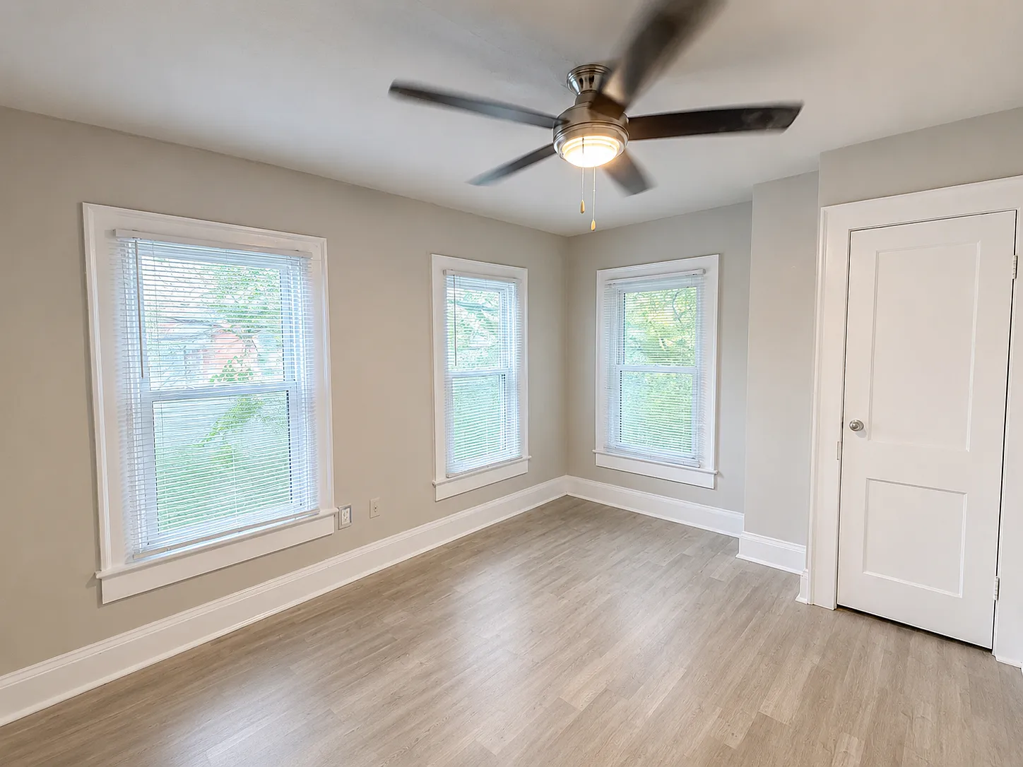1009 Jackson Avenue - 3 — Photo 3