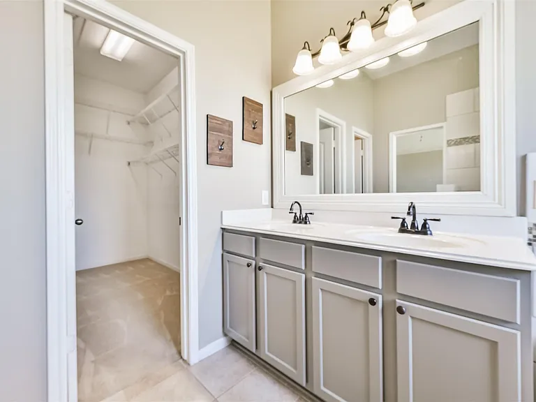13719 Rolling River Ln — Photo 22