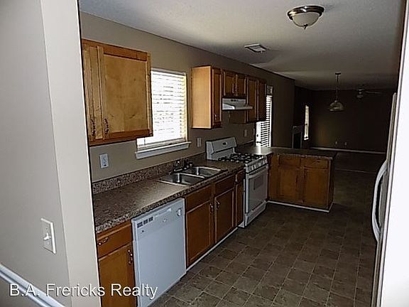 4th image of 120 Bellington Dr