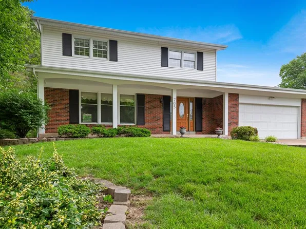 705 Indian Hills Dr, Saint Charles, MO 63301