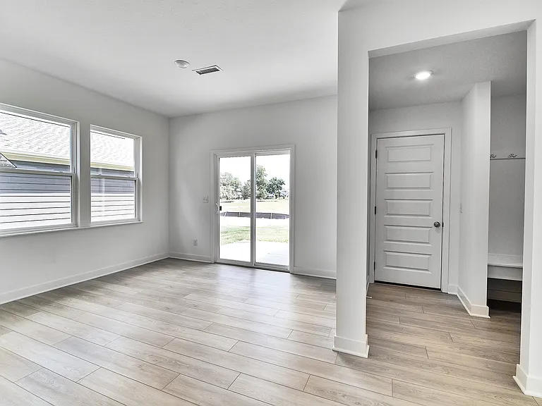425 Eisenhower St — Photo 45