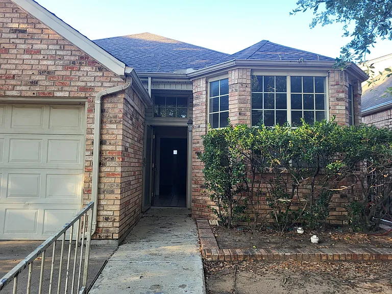333 Fairhavens Dr — Photo 3