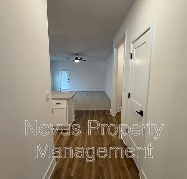 205 Laney Dr — Photo 5