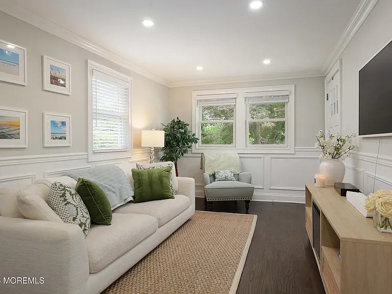 210 Linden Ave — Photo 6
