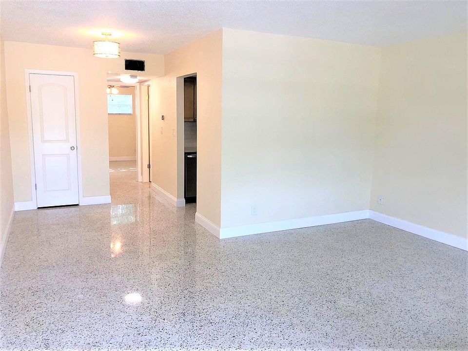 1st image of 4200 1st St N APT 3