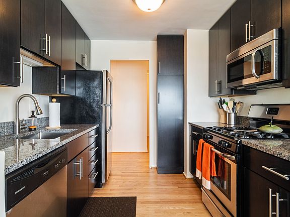 3rd image of 3430 N Lake Shore Dr APT 12L