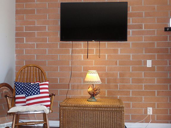4th image of 89 Acoma Blvd N APT 15