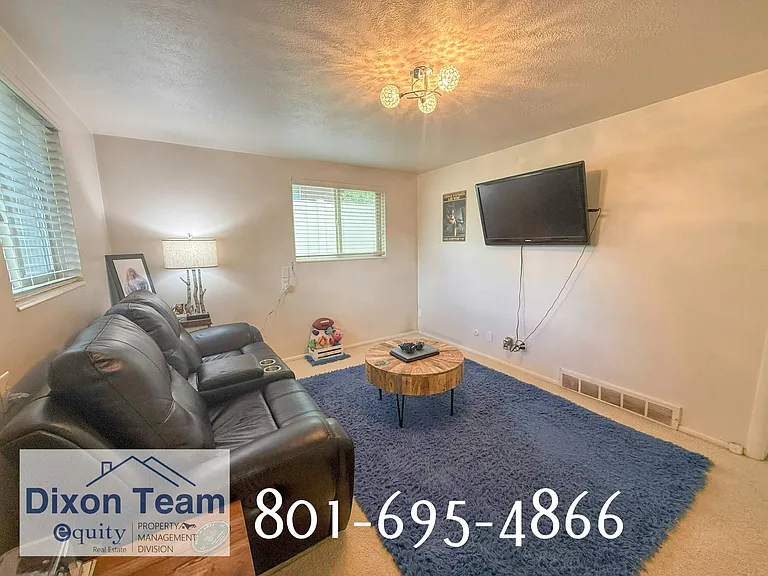 1230 Douglas St — Photo 13