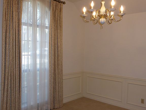 4th image of 5004 Sturbridge Dr