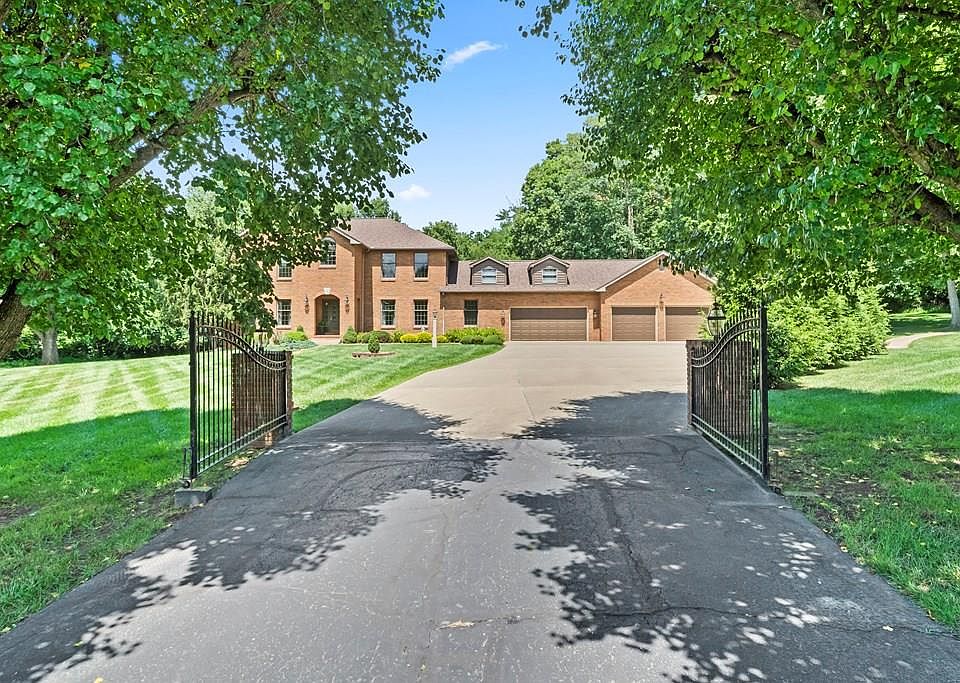 1st image of 225 Falcon Dr