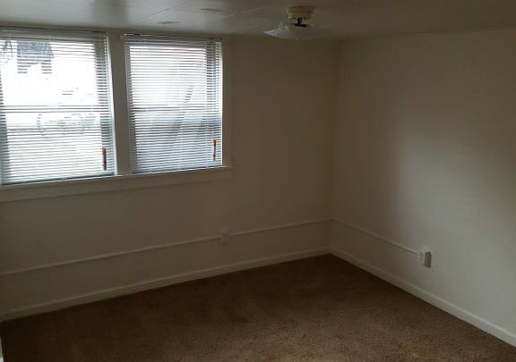 5th image of 2318 12th Ave N APT 1
