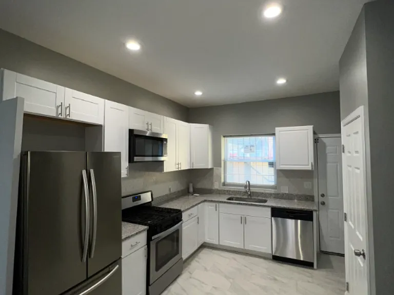 1808 Druid Hill Ave — Photo 3
