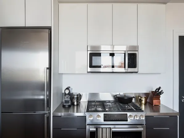 300 Ashland Place image 4 of 20