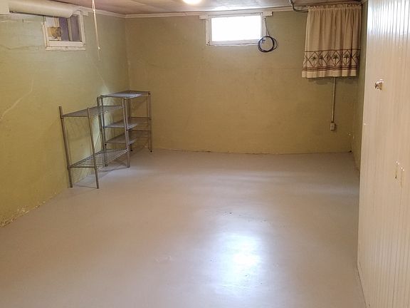 4th image of 927 University Pl