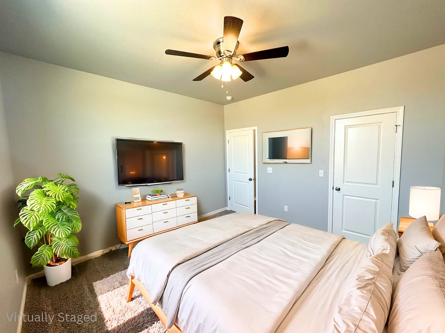 Modern 2-Bedroom with Private Garage & Fenced Backyard — Photo 3