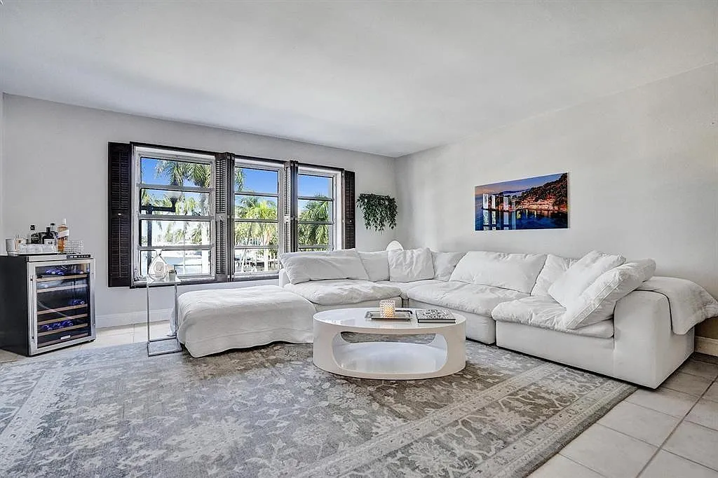 Las Olas Villas — Photo 1