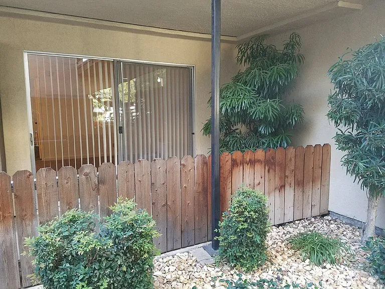 1078 Franklin Ave — Photo 13