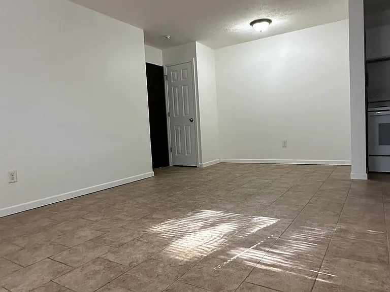 1303 Cove Ave #105 — Photo 3