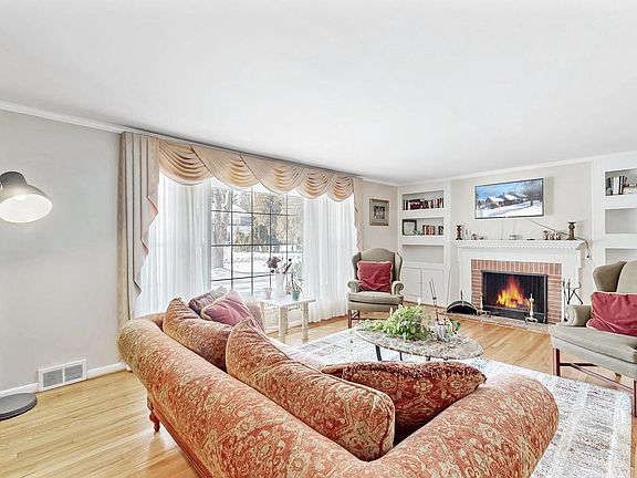 4th image of 102 Meriden Dr