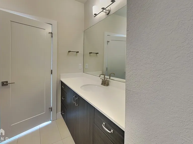10328 Milwaukee Cir — Photo 11