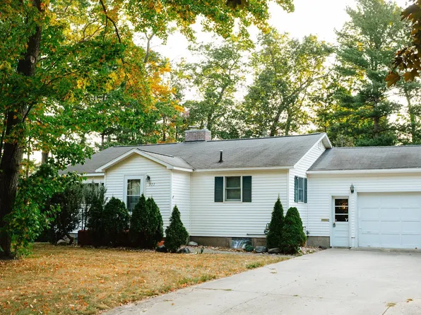 511 Belmont Dr, Traverse City, MI 49686