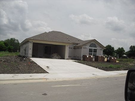 1st image of 613 Macy Dr
