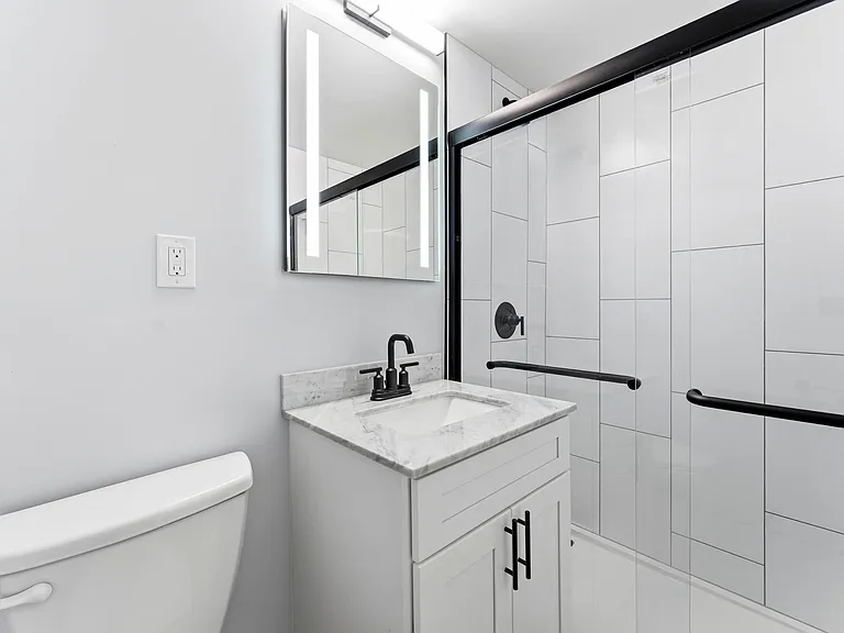 401 E 63rd St #11 — Photo 7