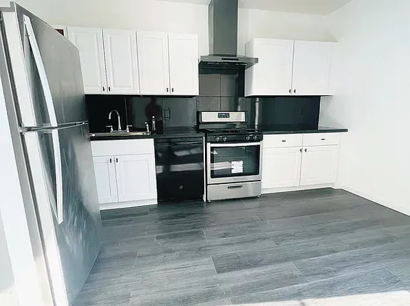 68-06 Forest Avenue image 5 of 8