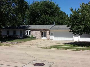 624 9th Ave, Camanche, IA 52730