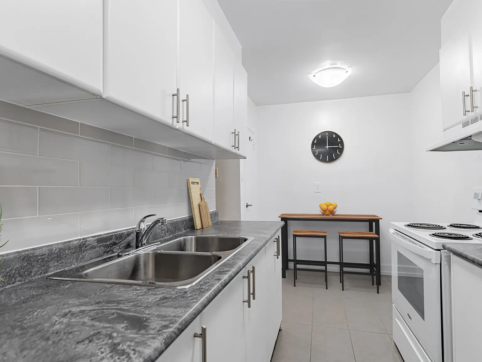 707 Finch Avenue West — Photo 1