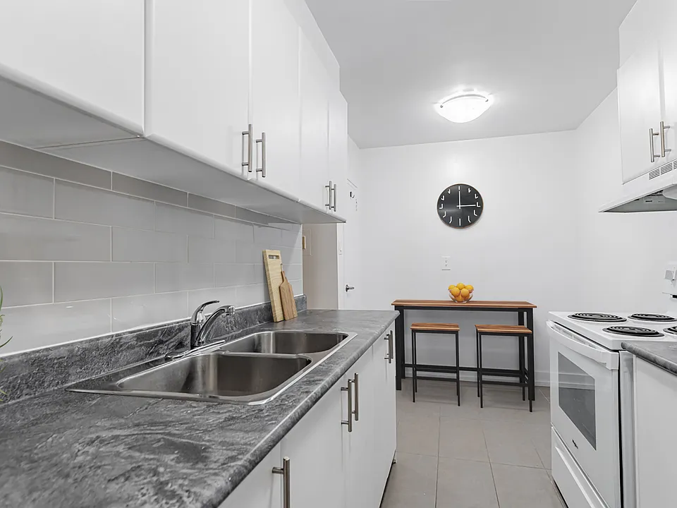 707 Finch Ave W