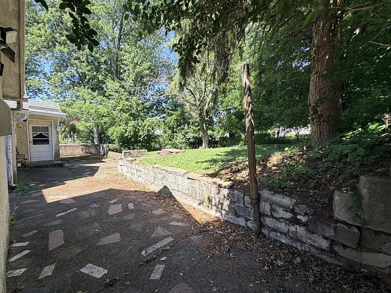 608 12th Ave — Photo 4