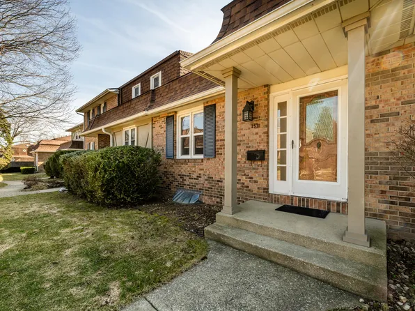 2531 Dover Ln, Saint Joseph, MI 49085