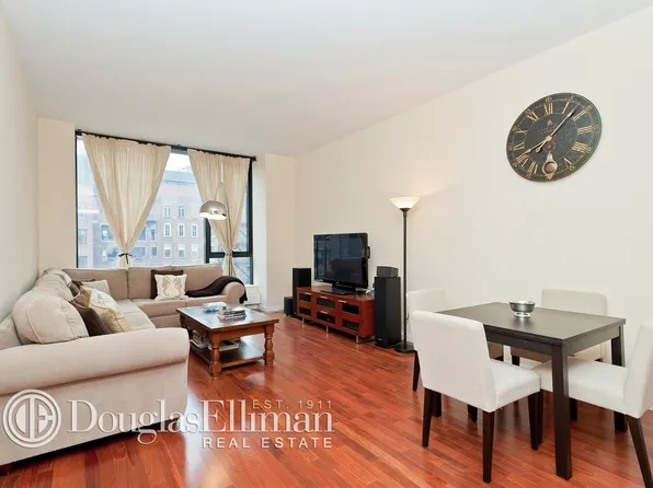 255 Hudson Street image 1 of 8