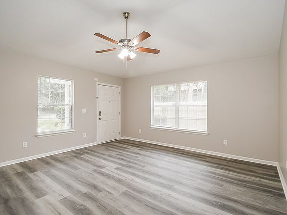3rd image of 1104 Saint Clair St