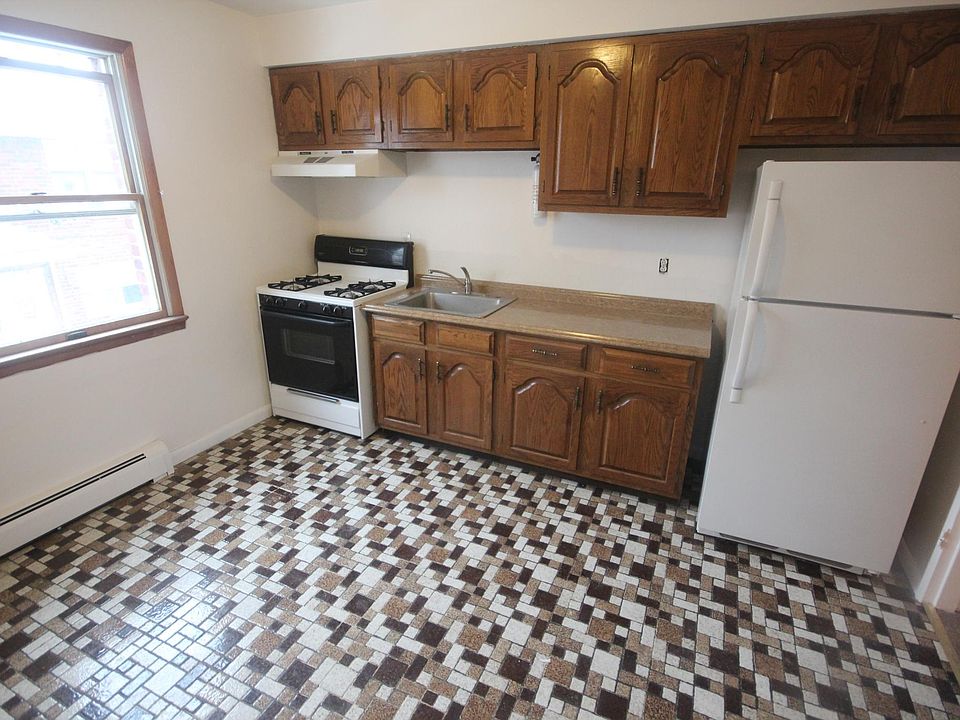 Large eat in kitchen