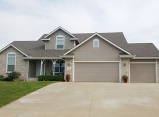 9829 SW Deer Trail St, Topeka, KS 66610
