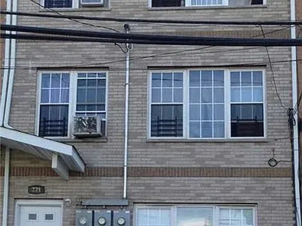 221 Beach 28th St #2, Far Rockaway, NY 11691