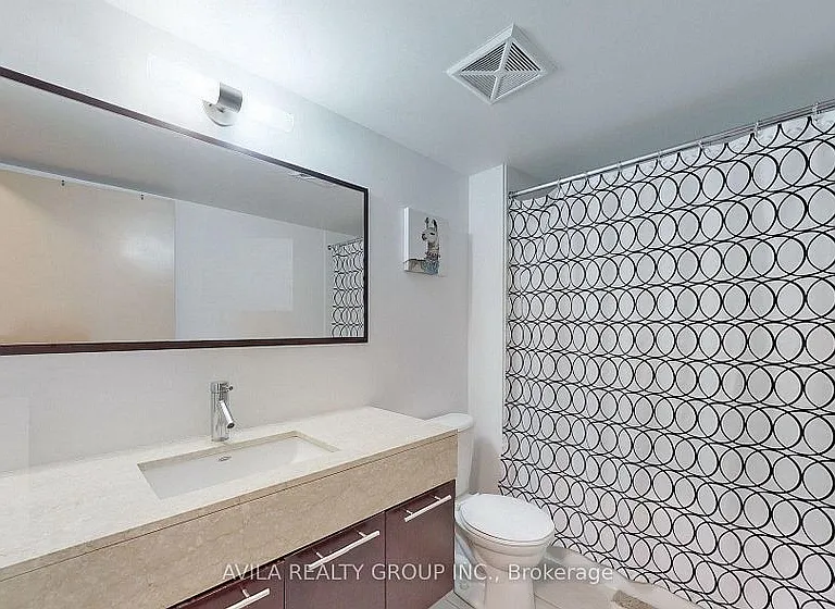 126 Simcoe St #301 — Photo 31