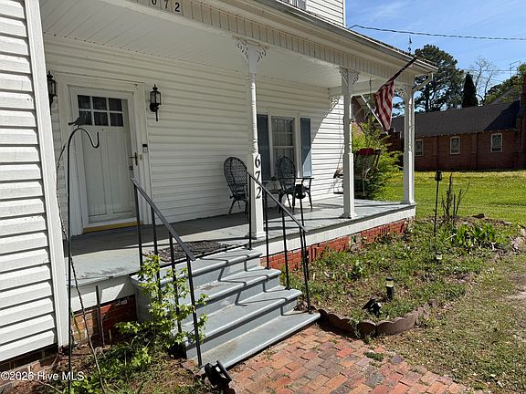 4th image of 672 Main Street