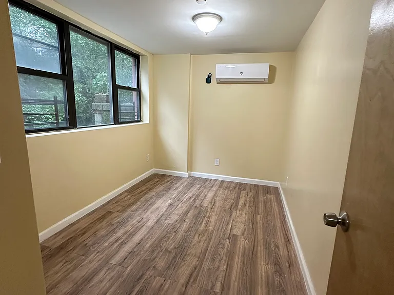19 E 204th St #R — Photo 9