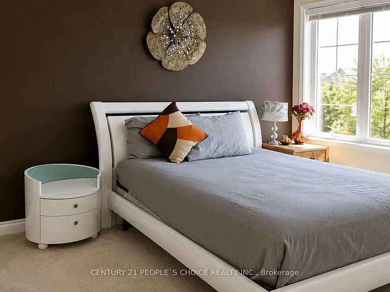 881 Oasis Dr #UPPER — Photo 2