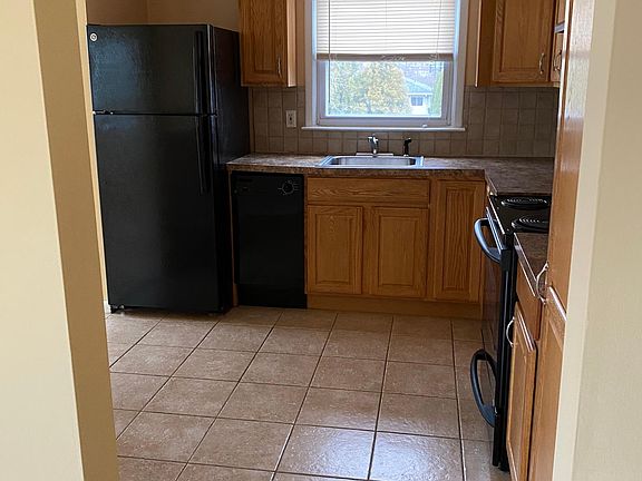 4th image of 8 Hallock St Floor 2