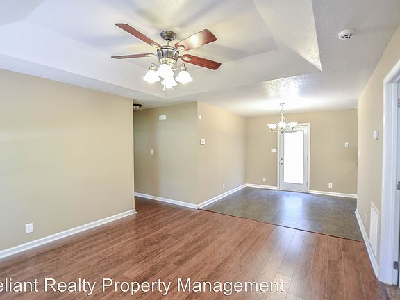 3rd image of 585 Oakmont Dr
