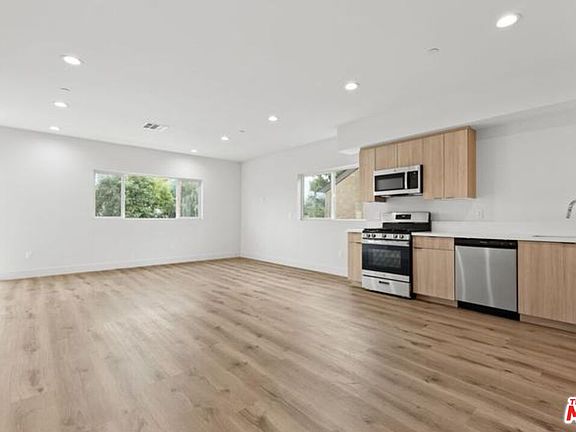 3rd image of 6937 Simpson Ave #1/2