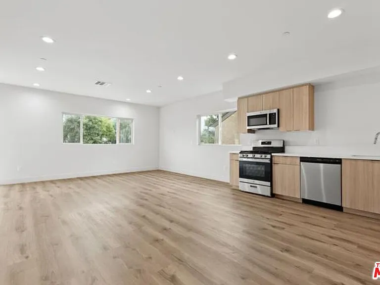 6937 Simpson Ave #1/2 — Photo 3