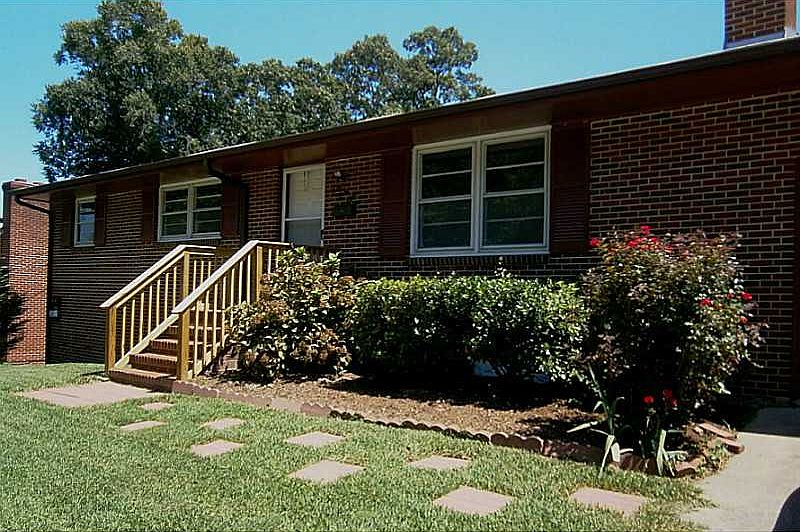 1st image of 448 Eastwood Dr