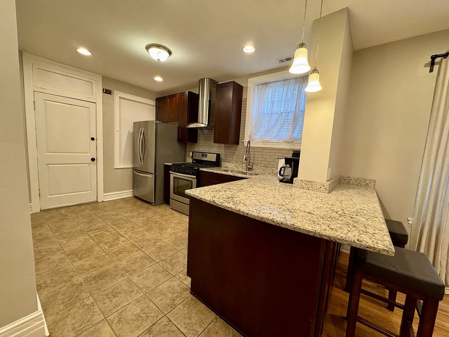 3 bed, 1500 sqft, $2,495 — Photo 4